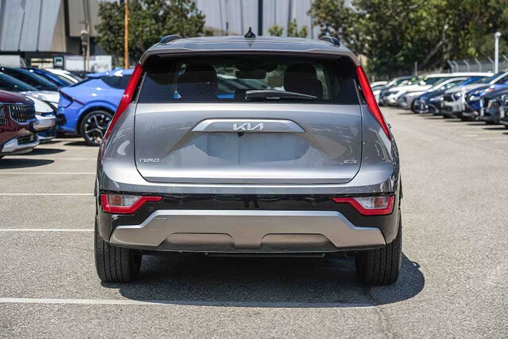 Kia Niro EX Hybrid      2023