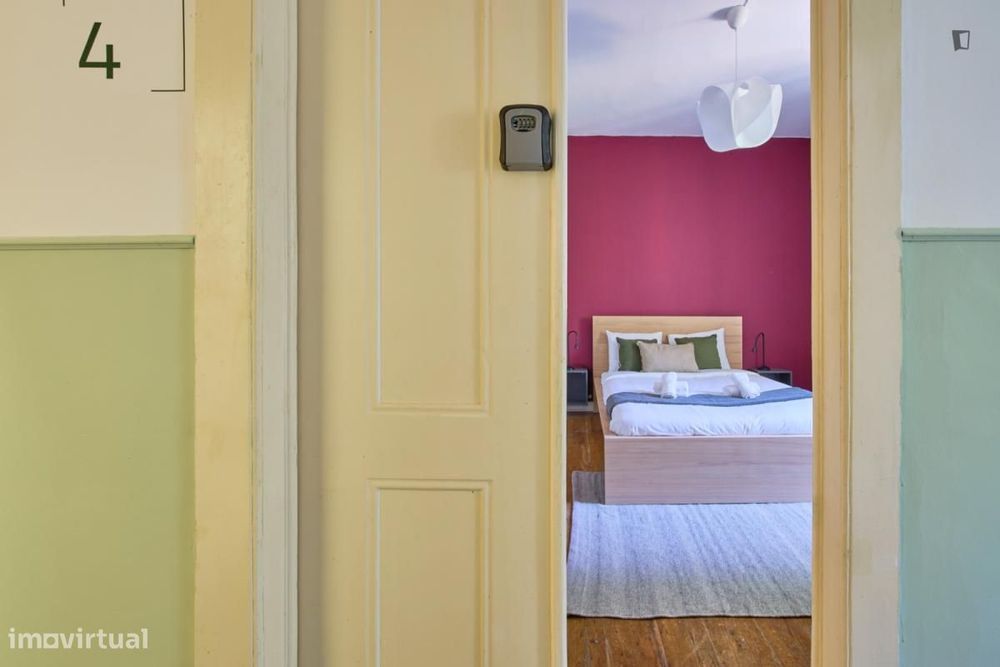 Quarto - localizado em São Bento Lisbon
