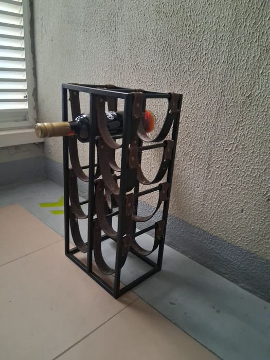 Garrafeira/Suporte para 8 garrafas