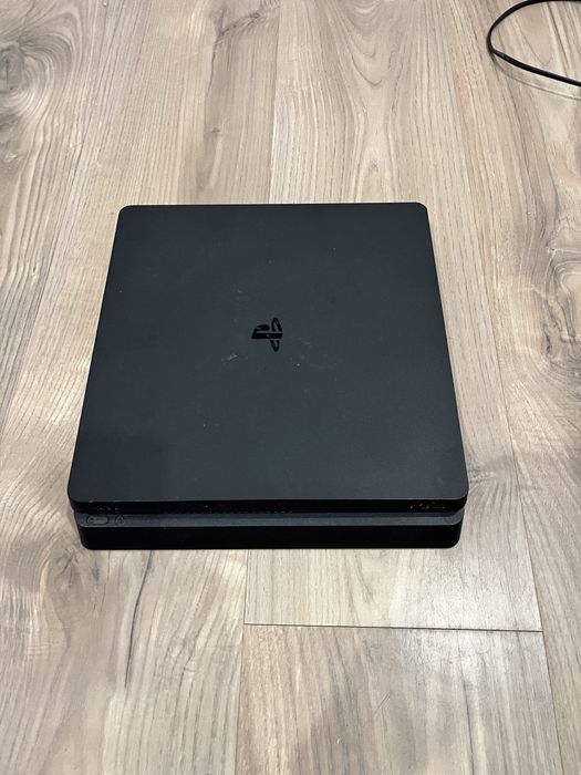 Ps4 slim em bom estado