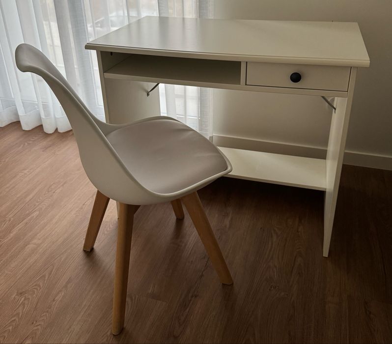 Secretária Hemnes IKEA + cadeira