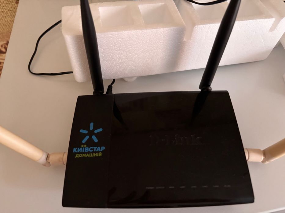 Wi-Fi роутер D-Link DIR-825