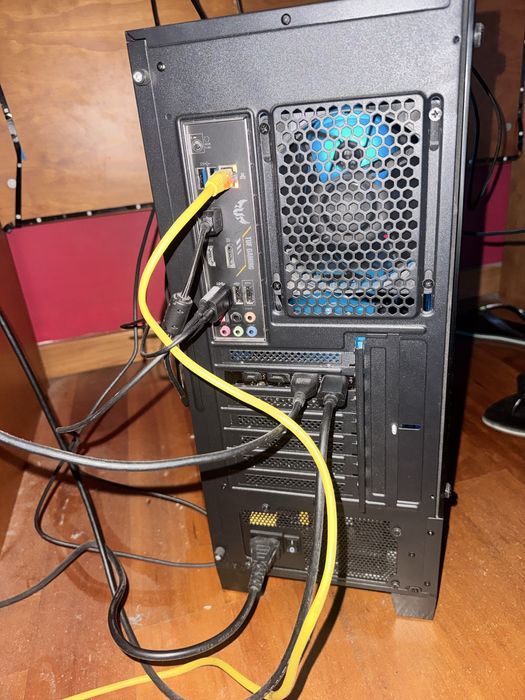 Torre gaming bom estado