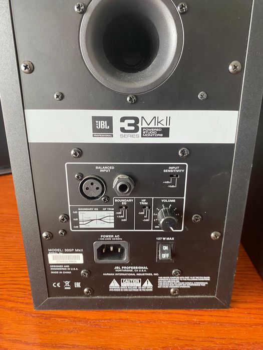JBL 305P MkII — Par de monitores de estúdio ativos
