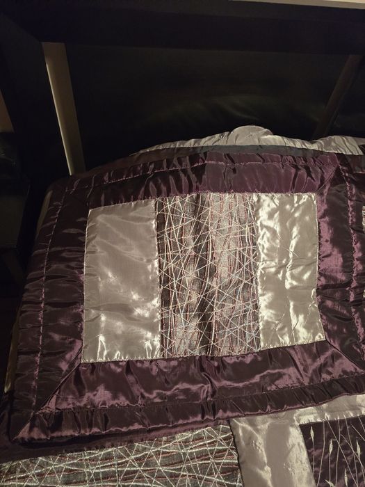 Edredão / Colcha de Cama Casal, 2,00  x  2,40 m, Tons Roxo/Beringela/Lilás – Muito Pouco Uso