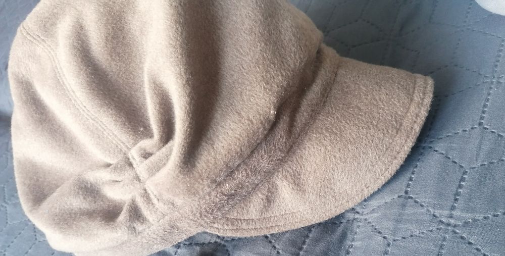 Kaszkiet damski z daszkiem. Nowy. .