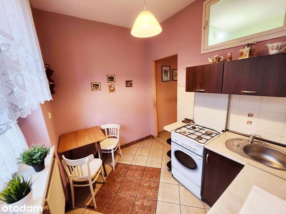 centrum,2 pokoje,1 piętro,balkon,
