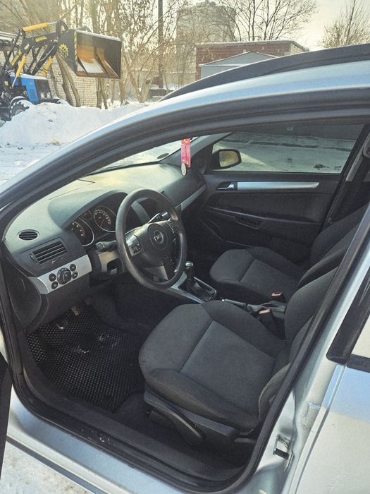 Opel Astra универсал 1.6