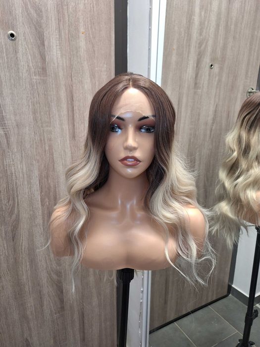 Falowana Peruka Blond Ombre Na Koronkowej Siateczce Lace Front Wig