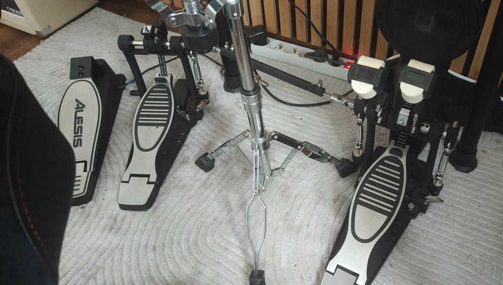Perkusja elektroniczna alesis nitro max kit + double kick + drum throne