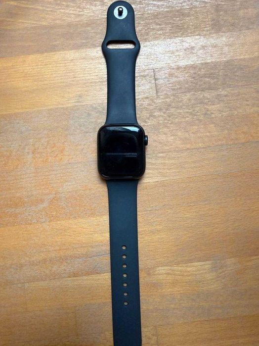 Apple Watch SE (2. generacji) 40 mm Midnight – komplet
