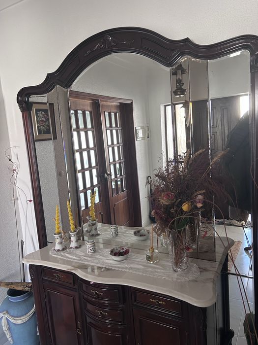 Móvel com espelho