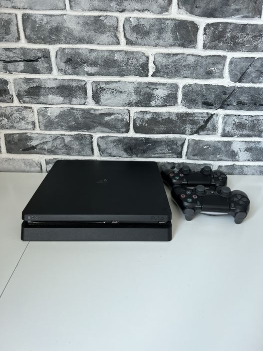 Ps4 slim 500 - 18 игр, 2 джойстика