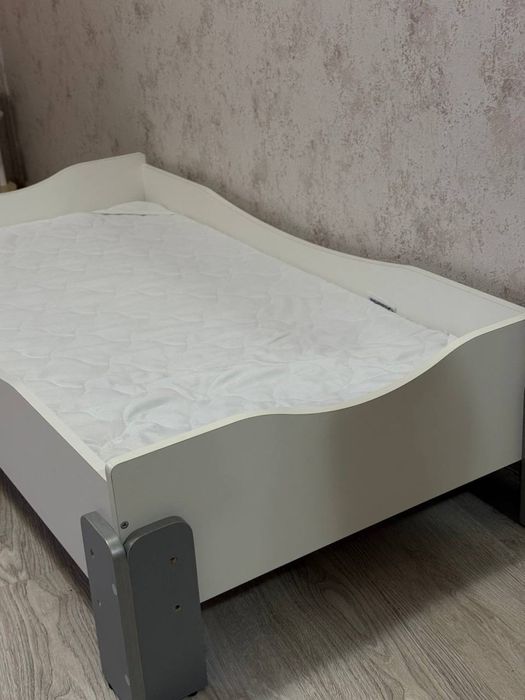 Продам дитяче ліжечко з матрасом