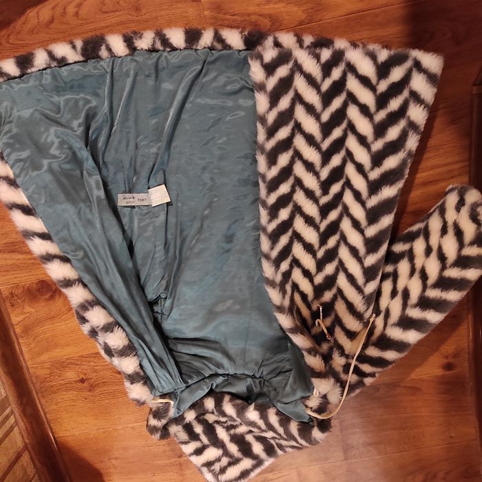 Продам шубу детскую