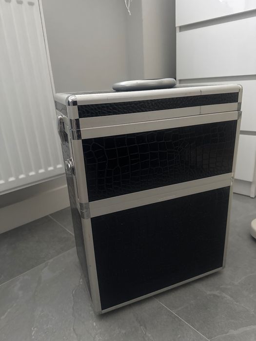 Kuferek kosmetyczny walizka