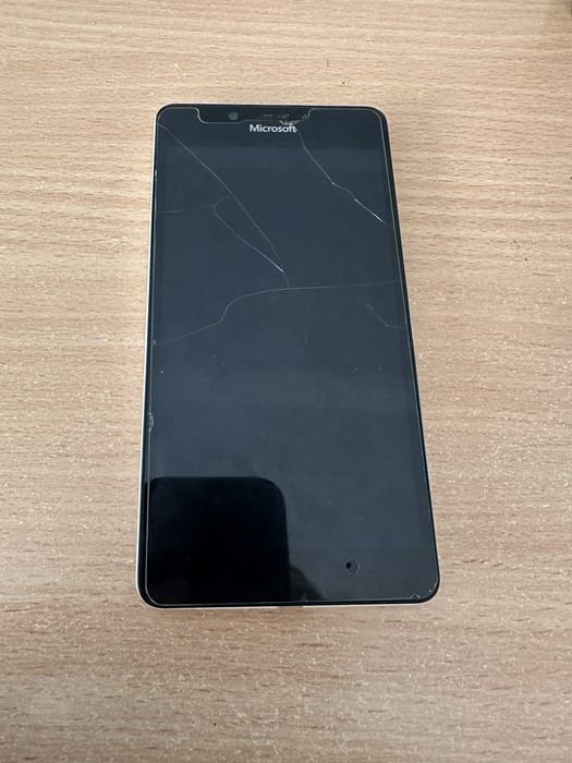 Телефон  майкрософт б/у в гарному стані не був в ремонті