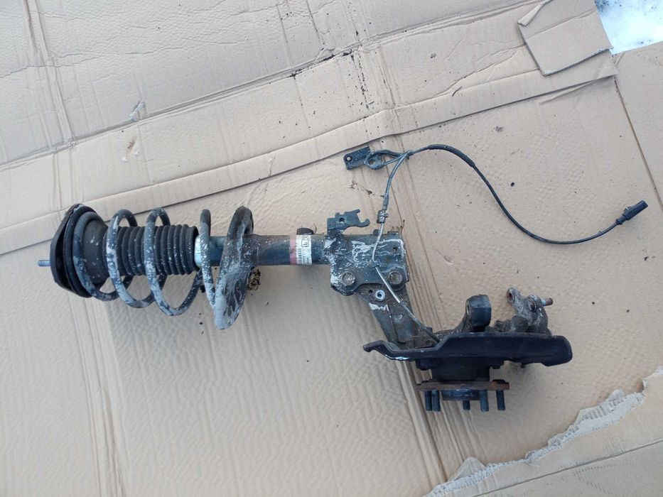 toyota AVENSIS T27 09-18 diesel 2,0 2,2 zwrotnica noga lewa