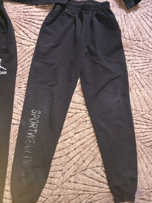 Спортивный костюм на мальчика 8-9 лет