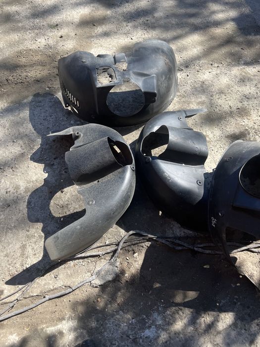 Подкрылок передний крайслер 300м chrysler 300 m