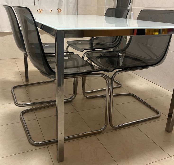 Cadeiras e mesa ikea