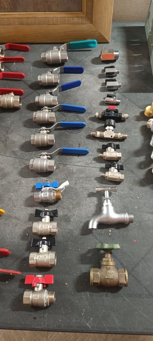 Faucets and ball valves in various sizes, for water and compressed air64285167969153122