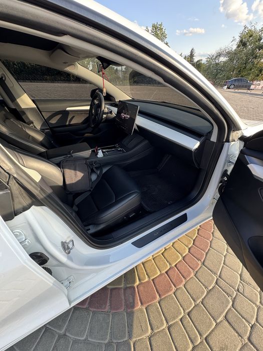 Tesla Model 3 2022 VIN 5YJ3E1EA7PF419724 фото оголошення 4 з 8