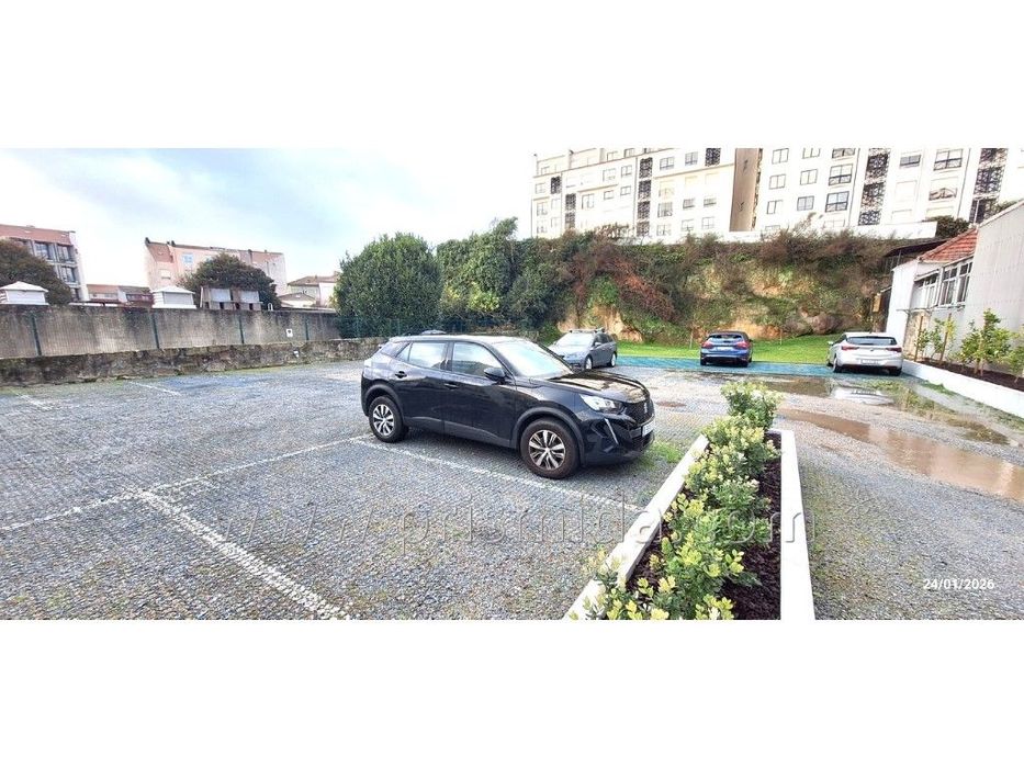 T1 com 2WCs, terraço e 2 lugares de estacionamento!
