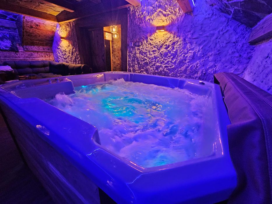 Domek z jacuzzi i sauną w górach na wyłączność