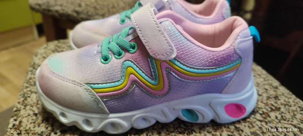 Кросівки для дівчинки 30 розмір