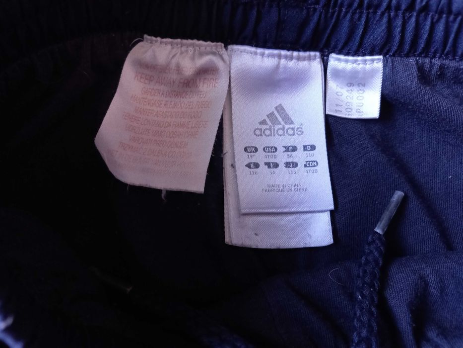 р. 110 - 116 Adidas спортивные штаны на подкладке на 5 -6 лет