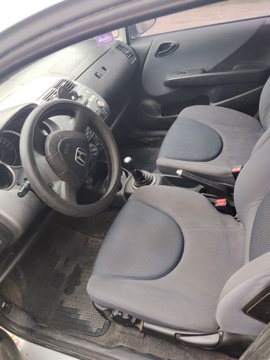 Машина Honda jazz