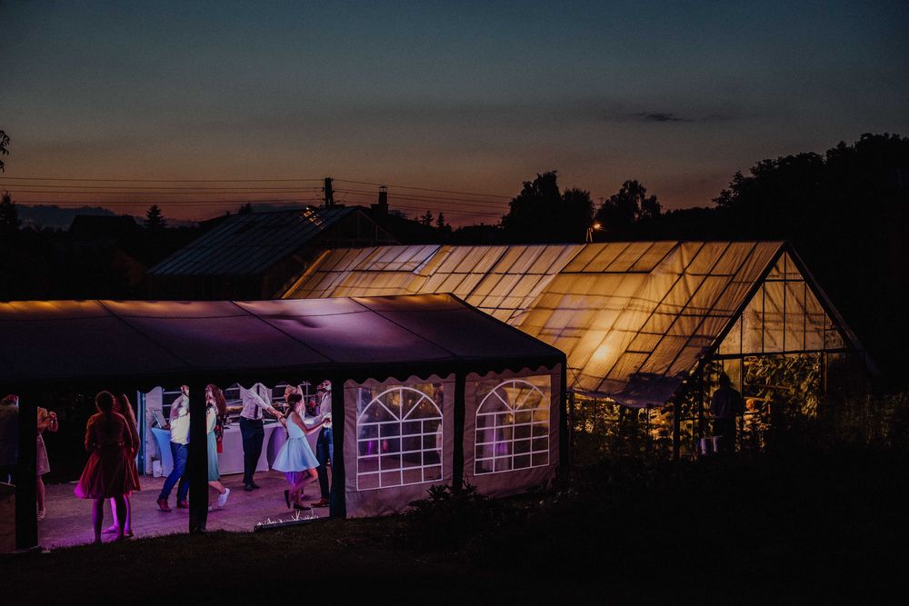 Wynajem Namiotów, podłoga drewniana - Namioty na wesele, komunie