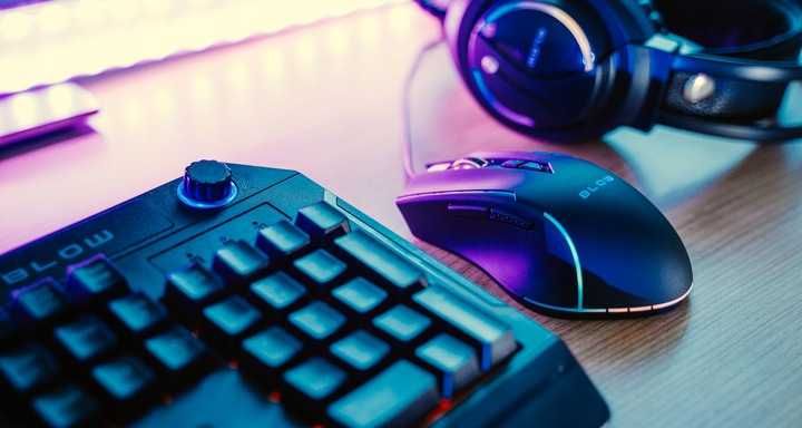 ZESTAW Gamingowy klawiatura myszka słuchawki mikrofon 4w1 dla graczy