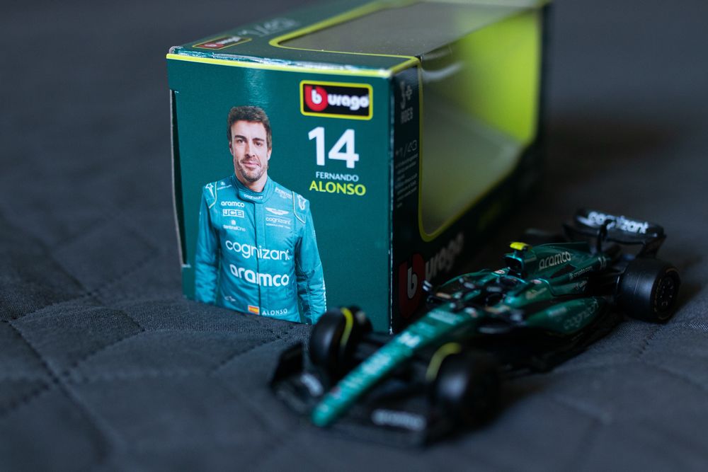 Formula 1 Aston Martin burago, нова