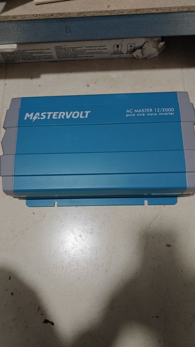 ТОП інвертор з чистим синусом Mastervolt AC Master 12/2000
