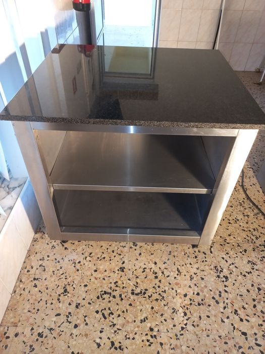 Bancada de inox com tampo de granito