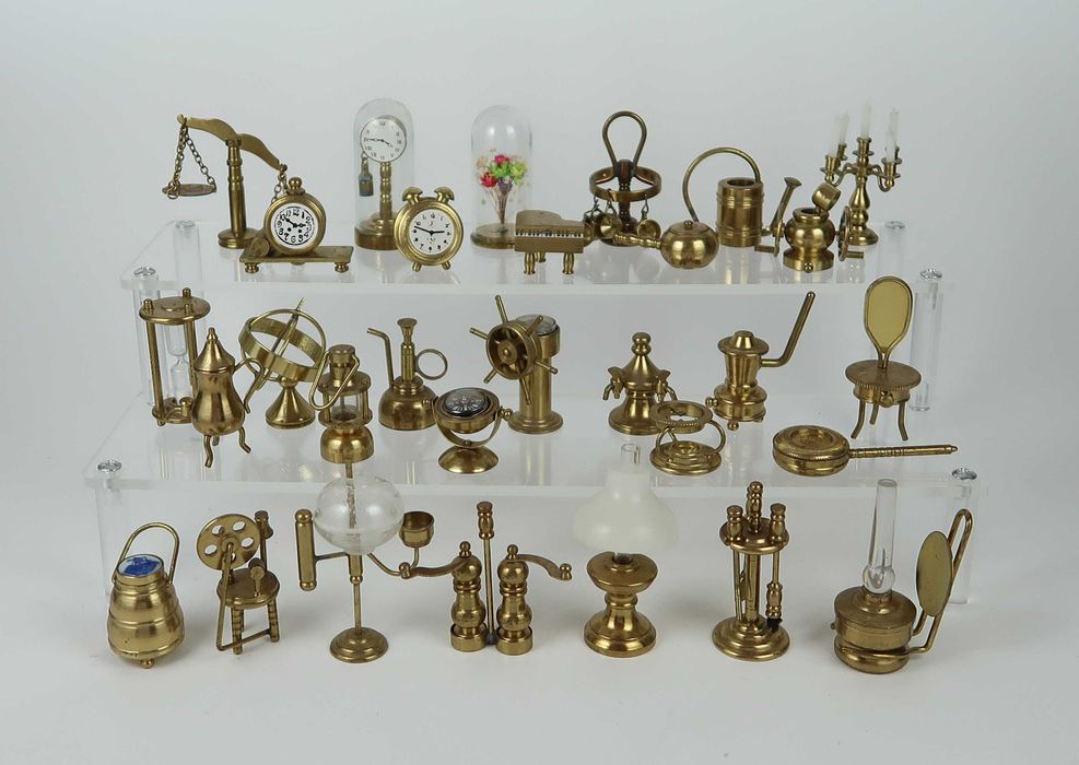 Conjunto de 30 miniaturas em latão