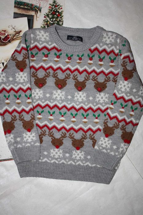 Новогодние свитера от 3 лет до 8лет,р-98-128 отличное состояние