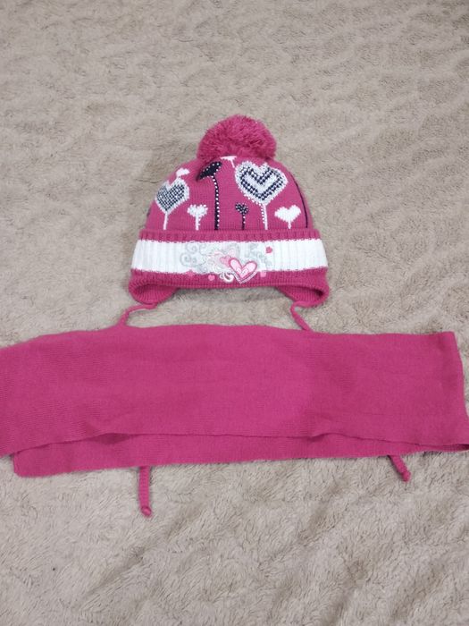 Зимняя шапка, шарфик.