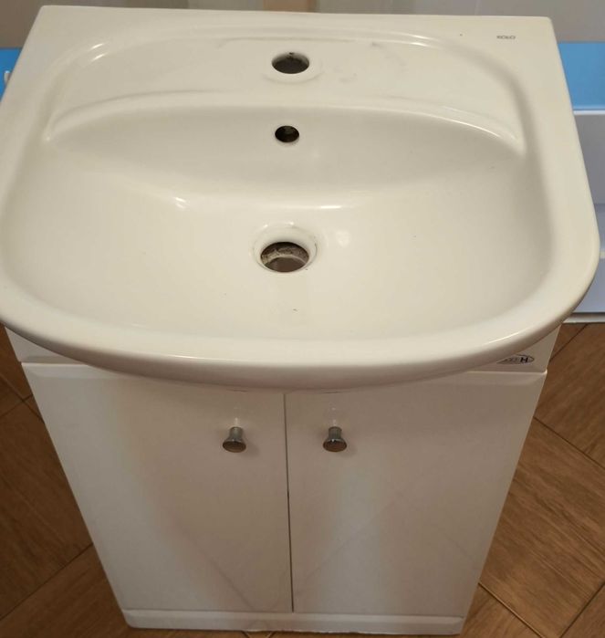 Szafki łazienkowe z umywalką