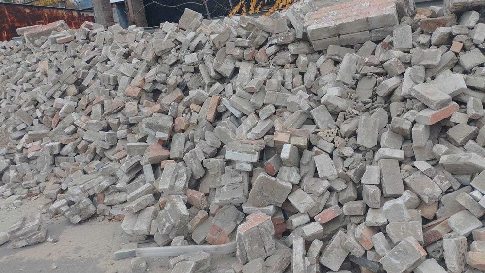 Дробленый бетон, бой кирпича асфальта строй мусор песок на подсыпку
