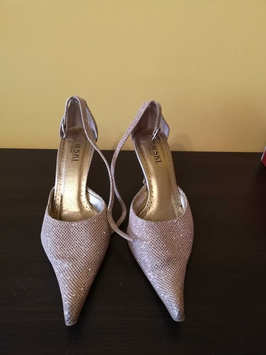 Sprzedam buty na Sylwestra w kolorze złotym rozmiar 39