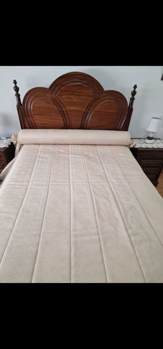 Cama usada mas como nova