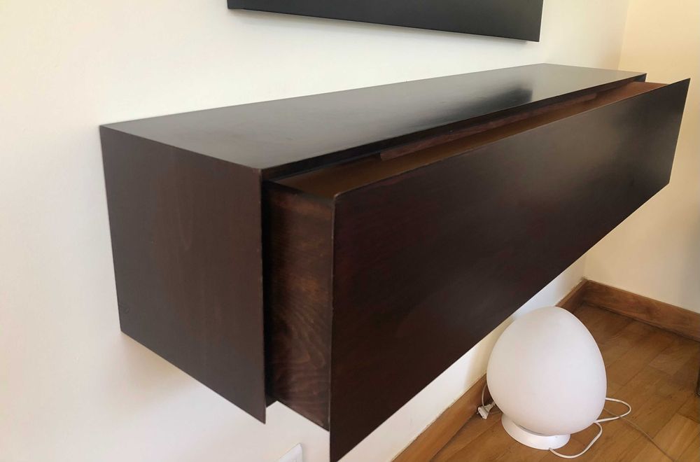 Espelho de designer com moldura em madeira wenguê