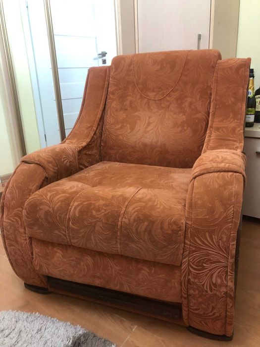 Диван розкладний з кріслами.