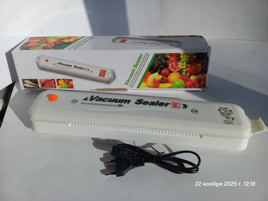 Вакуумный упаковщик VacuumSealer для хранения продуктов в холодильнике