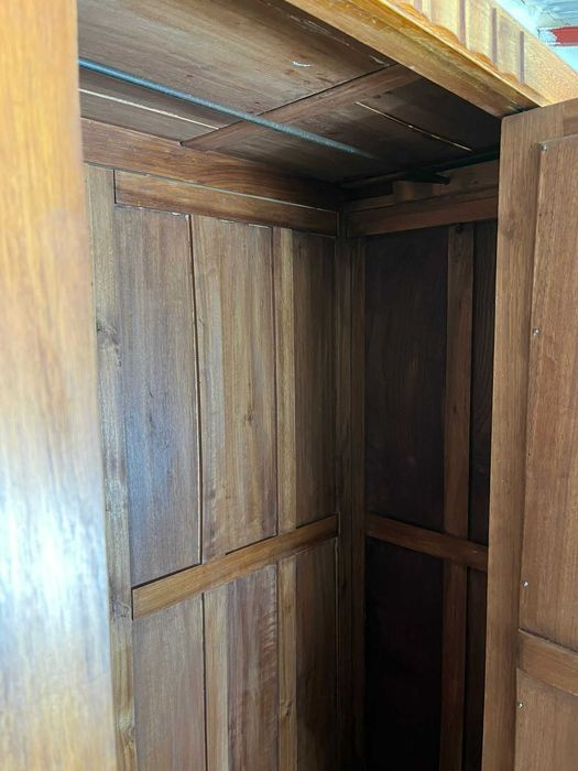 Móvel roupeiro antigo