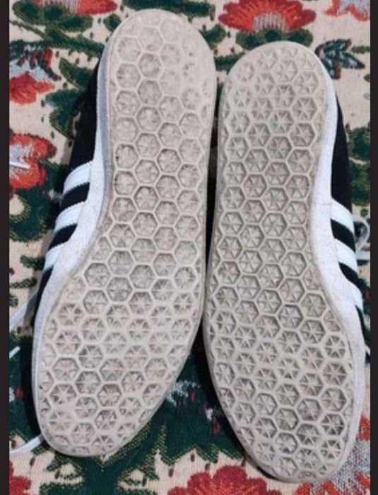 Sapatilhas da Pull & Bear
Sapatilhas da Adidas