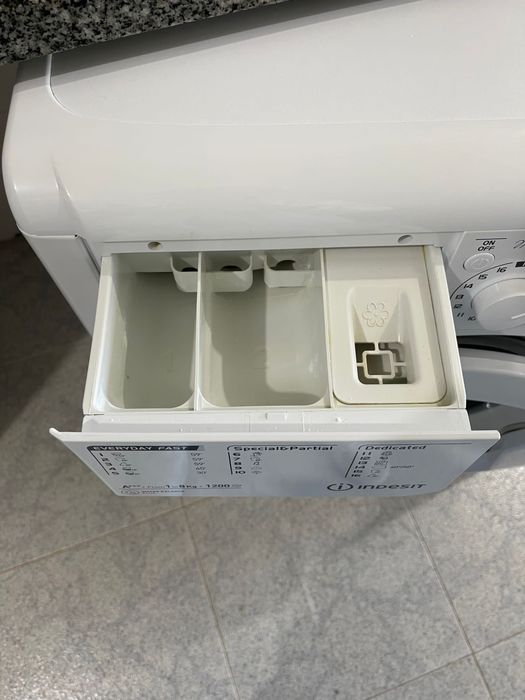 Máquina de lavar Indesit 8kg